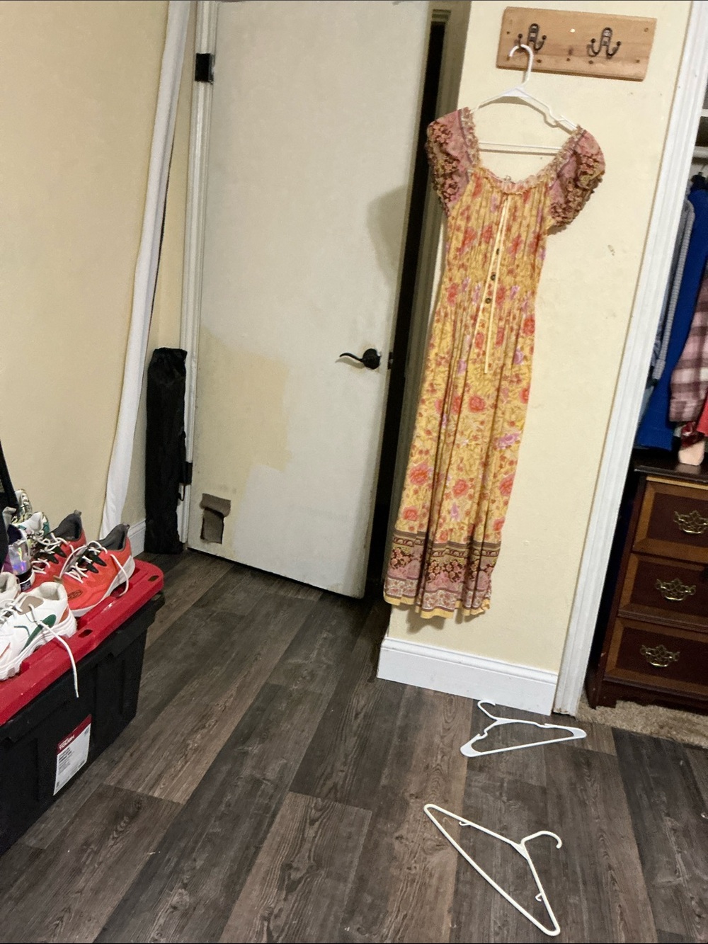 Women size medium Yellow Floral Maxi Dress with Puff Sleeves